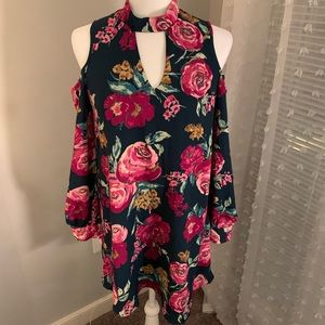 NWT Everly Floral print long sleeved dress